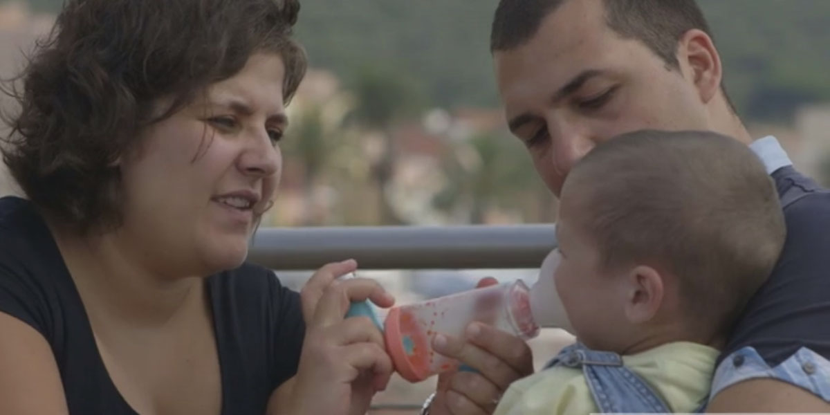 Daniele, che affronta la fibrosi cistica, insieme a mamma Laura