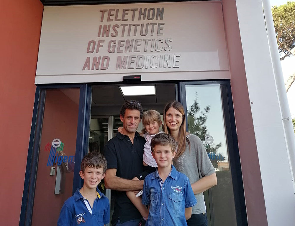 Il piccolo vincitore del contest, Claudio, insieme alla sua famiglia in visita al Tigem di Pozzuoli