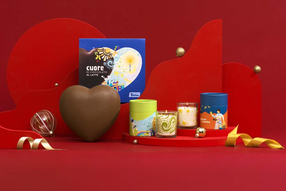 Cuori di cioccolato e candele profumate tra i regali solidali Telethon 2023